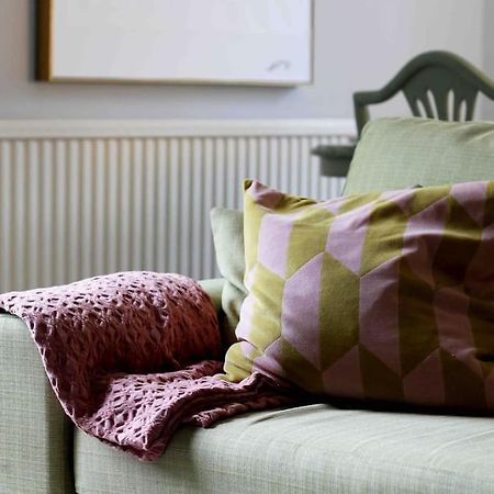 Lincoln Apartment Freshly Renovated Common Views Burton  Esterno foto