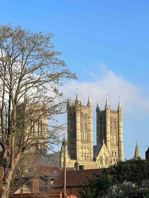 Lincoln Apartment Freshly Renovated Common Views Burton  Esterno foto