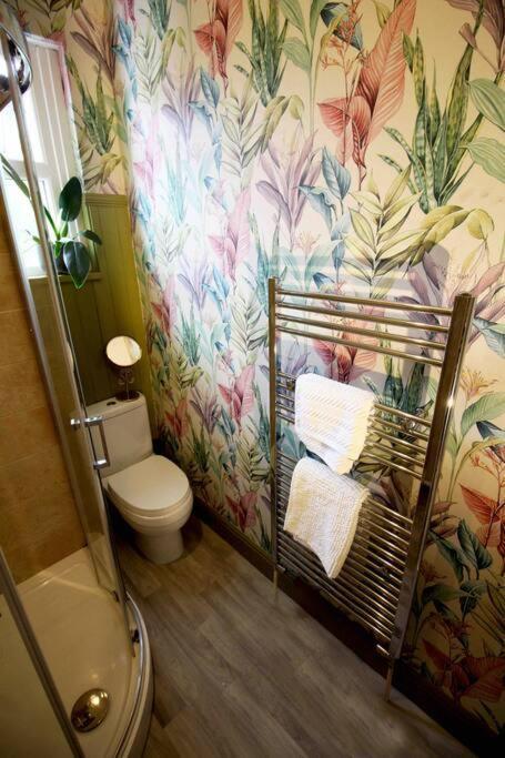 Lincoln Apartment Freshly Renovated Common Views Burton  Esterno foto